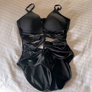 KENNETH COLE BLACK SEXY ONE PIECE SWIMSUIT—L